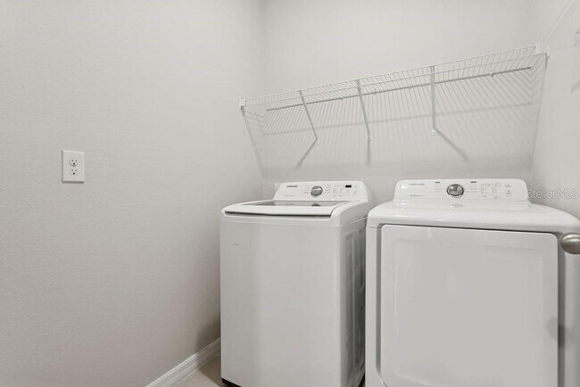 Building Photo - 32959 Sand Creek Dr