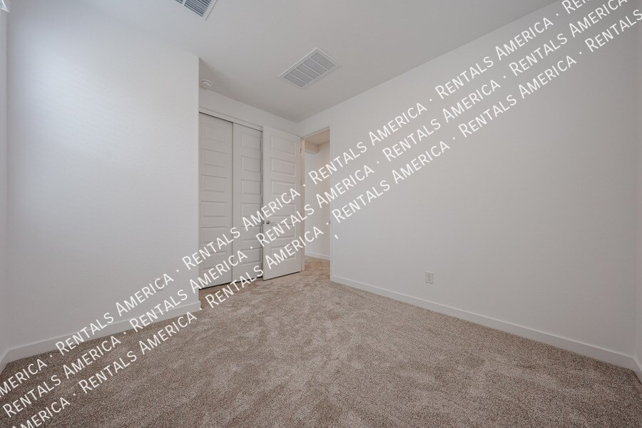 Building Photo - 10151 E Ulysses Ave