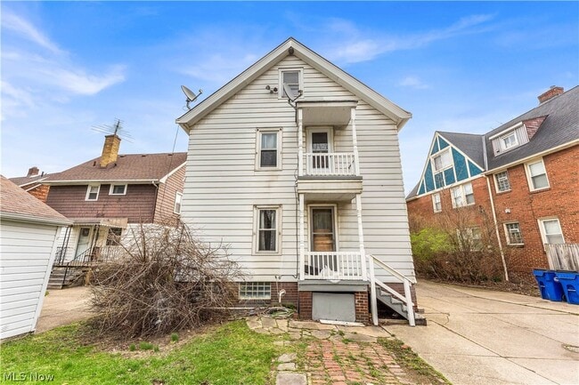 Building Photo - 1042 Mozina Dr