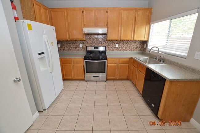 Building Photo - 6796 W Oak Mist Ave