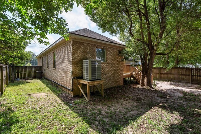 Building Photo - UPCOMING LISTING-CUSTOM BUILT HOME IN PINEHURST