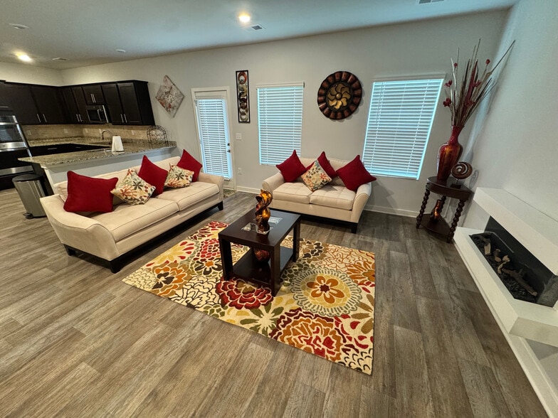 Building Photo - Room in House on Hibiscus Wy