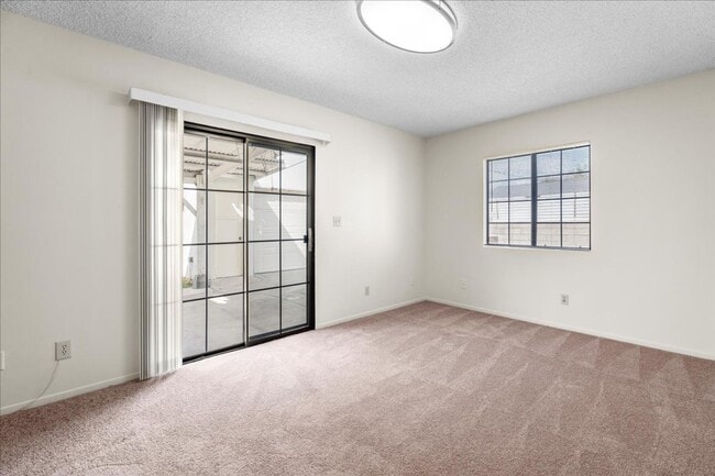 Building Photo - Charming Alhambra Traditional with Bonus R...