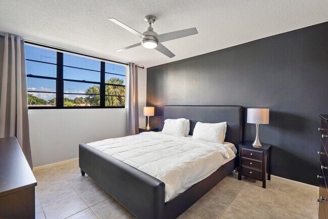 Building Photo - 2420 Deer Creek Country Club Blvd