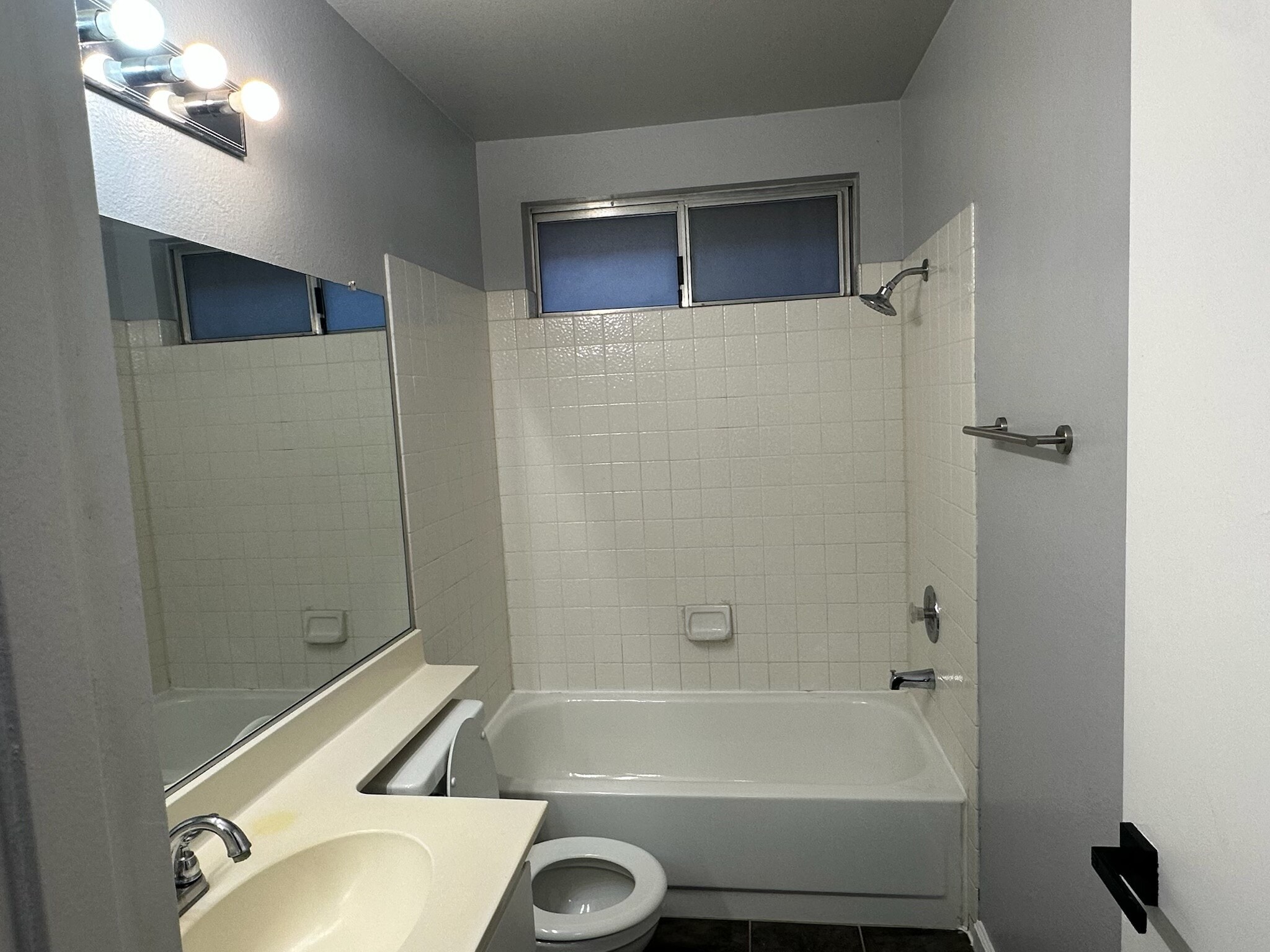 Building Photo - 7135 Shadow Crest Dr
