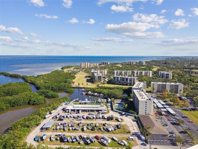 Building Photo - 2700 Cove Cay Dr