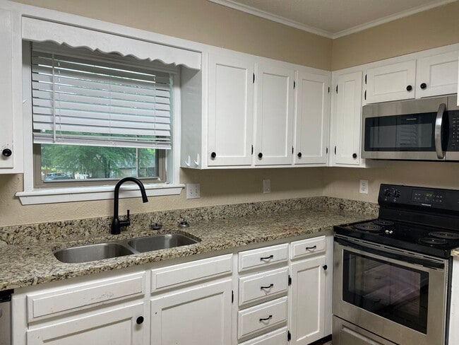 Primary Photo - 3/2/2 plus bonus room WOISD