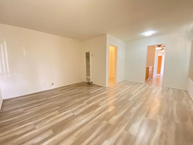 Building Photo - Cozy 3 Bedroom and 1 Bathroom in a good ar...