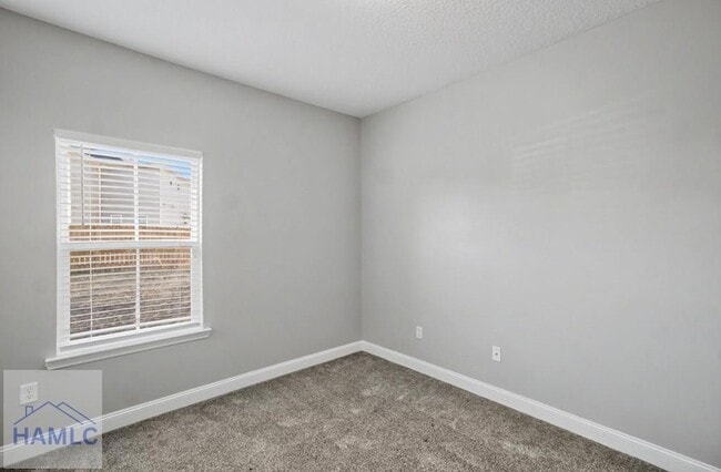 Building Photo - 147 Rimes Ave SE