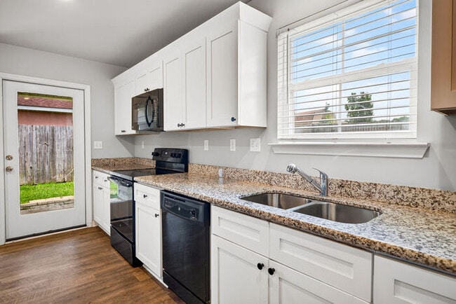 Building Photo - 13260 Willow Oak Cir