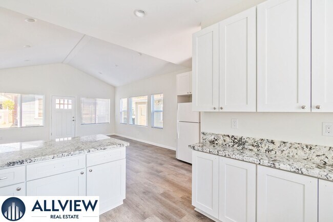 Building Photo - 629 S Lemon St