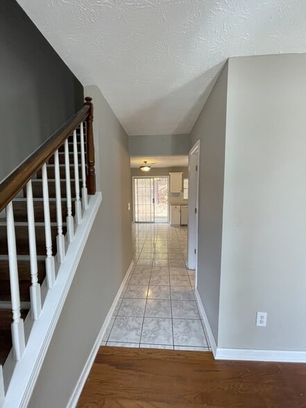 Building Photo - 3790 Oak Park Dr