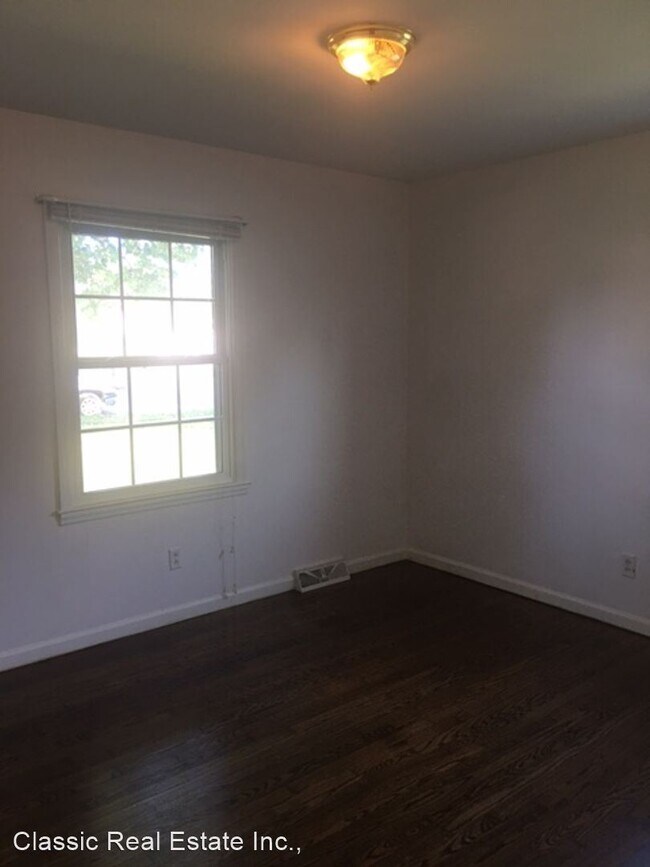 Building Photo - 3 br, 1.5 bath House - 1748 Wyatt Parkway