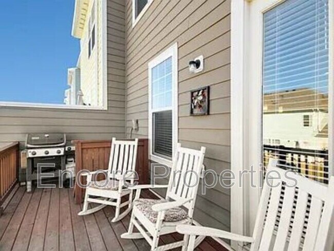 Building Photo - 551 Grand Central Sta