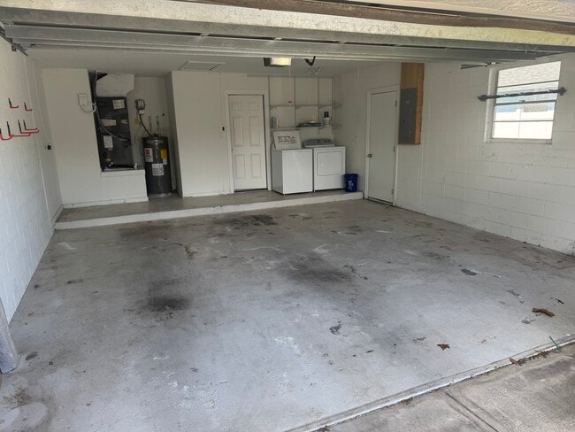 Building Photo - 3102 Shady Pine Ave