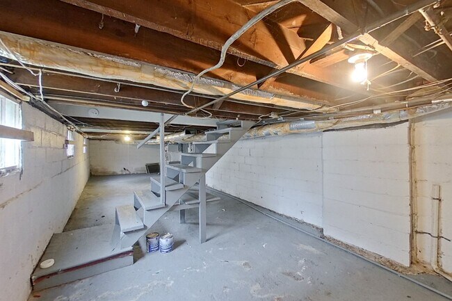 Building Photo - 461-463 Reinhard Ave