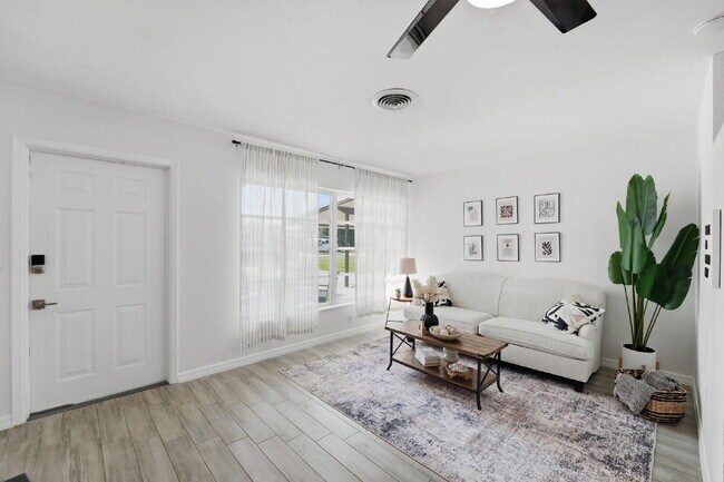 Building Photo - 438 Granada Blvd