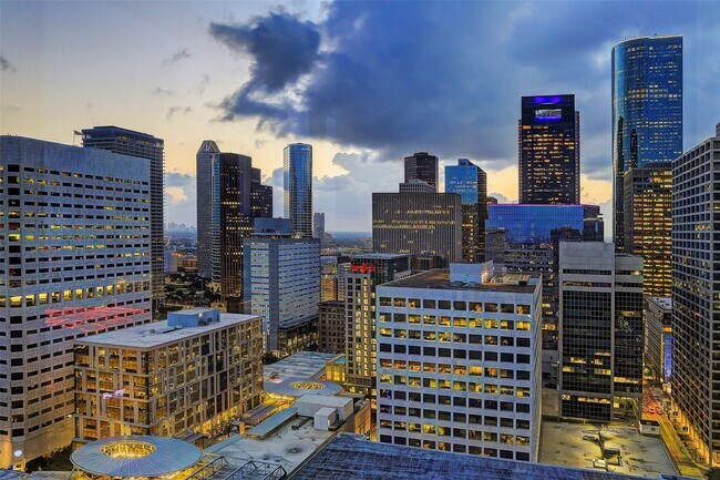 Building Photo - 9917 Cedardale Dr