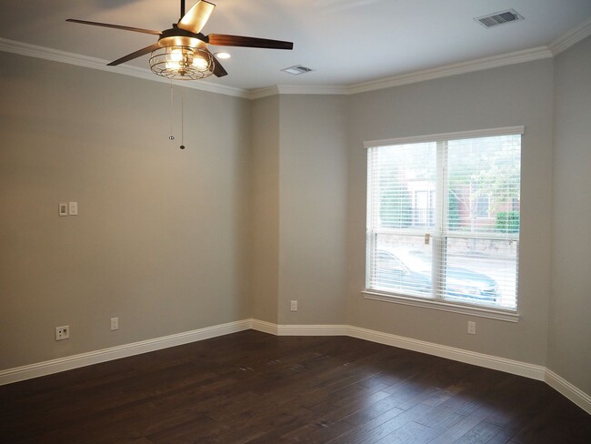 Building Photo - 3 Bed - 2.5 Bath Townhome on River Walk in...