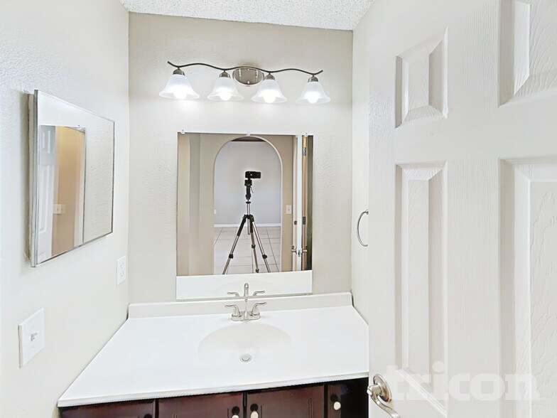 Building Photo - 6209 Cannoli Pl