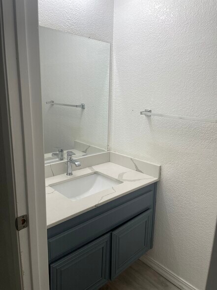 Downstairs bathroom - 2595 El Portal Dr