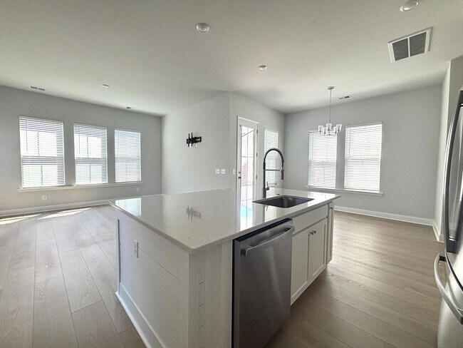 Building Photo - Beautiful 4-Bed Home in Limehouse Village ...