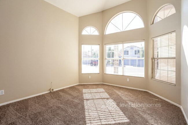 Building Photo - 2153 S Raven Cir