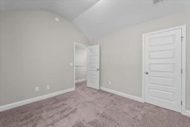 Building Photo - 1005 Linsmore Ave