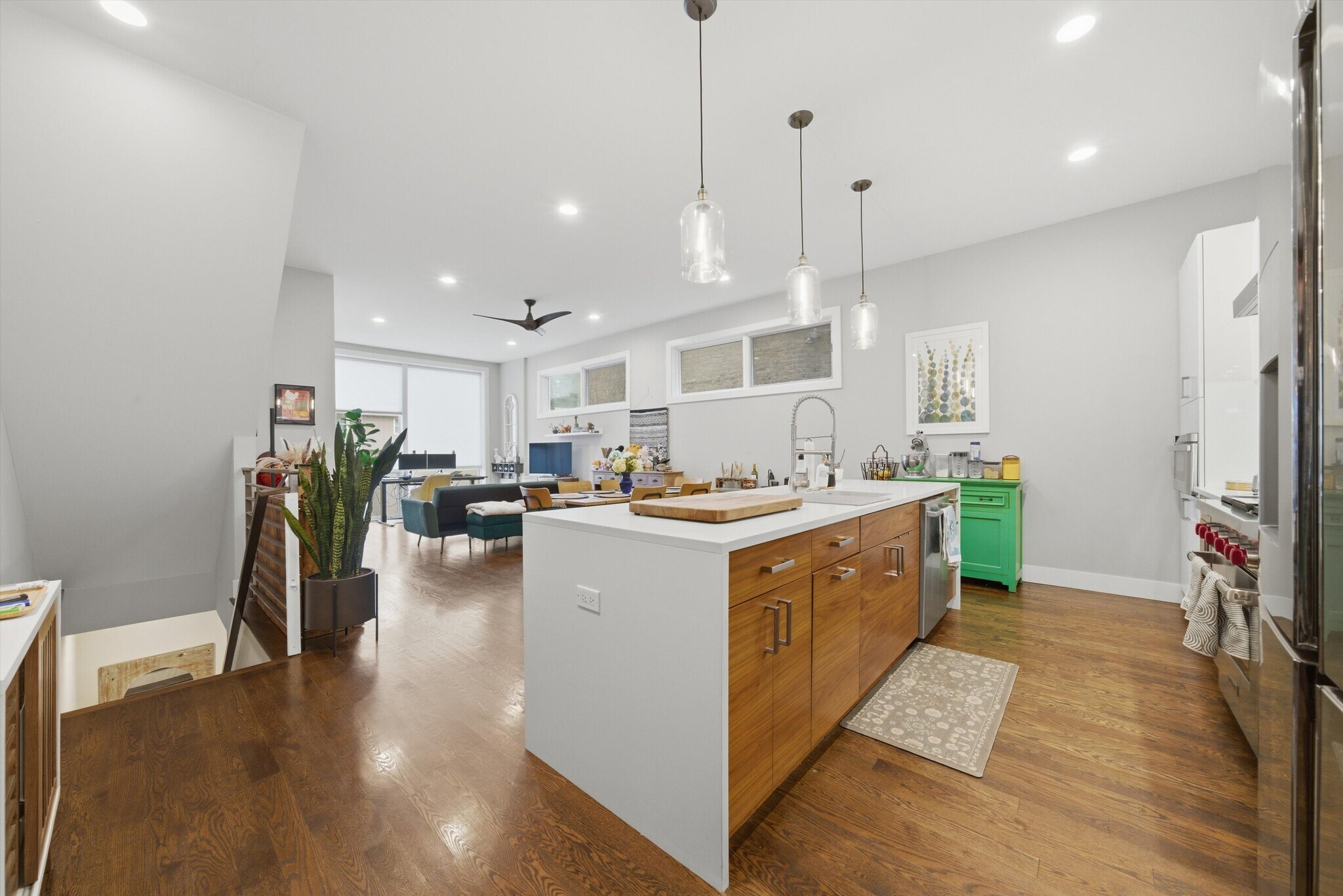 Building Photo - 2528 N Linden Pl