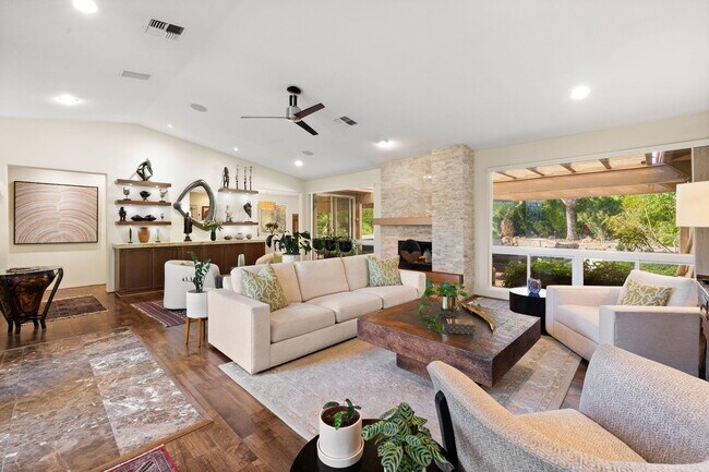 Building Photo - 49105 Casa Del Rio