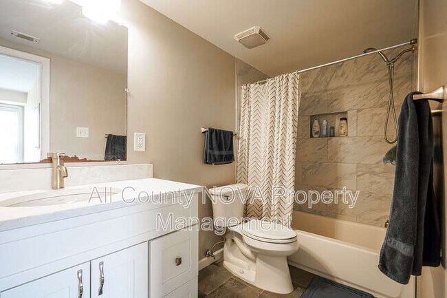 Building Photo - 11923 Parklawn Dr