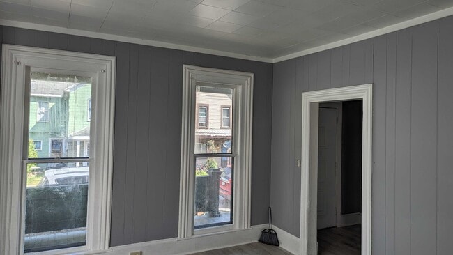 Building Photo - 415 W Front St