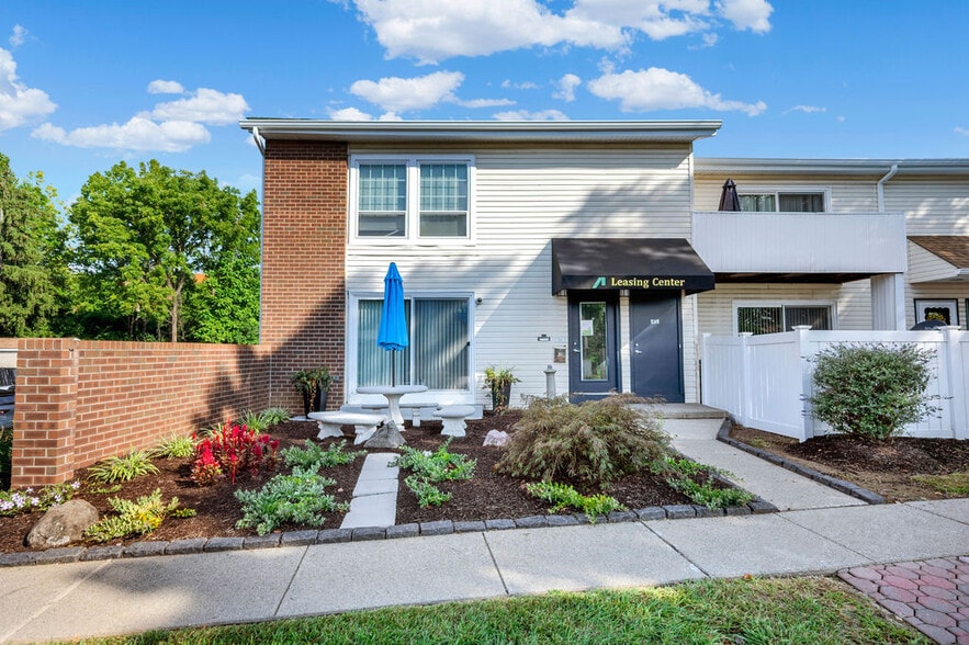 Allendale Apartments 535 N Cedar Hill Dr Allentown PA 18109