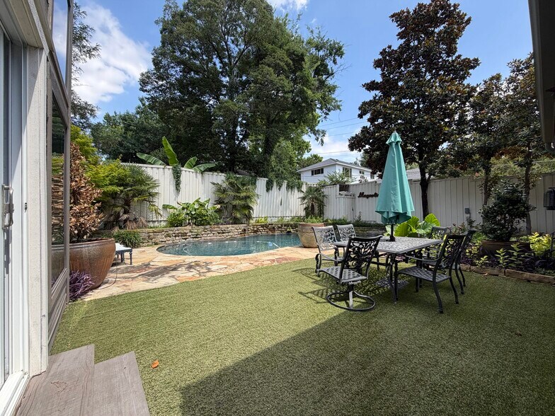 Building Photo - 9120 Whitehurst Dr