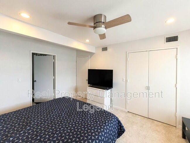 Building Photo - 4122 Travis St