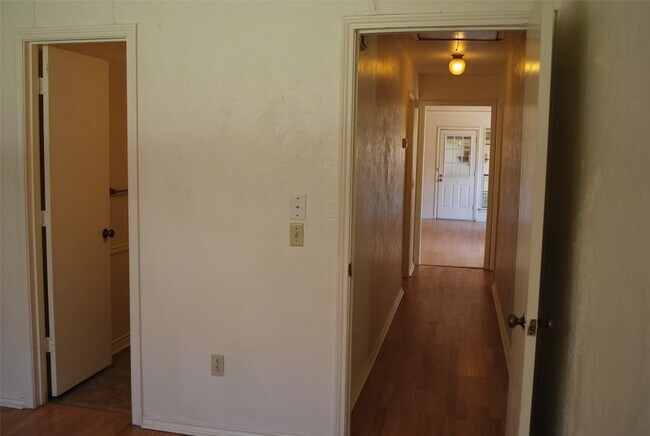 Building Photo - 1416 Sandy Creek Dr