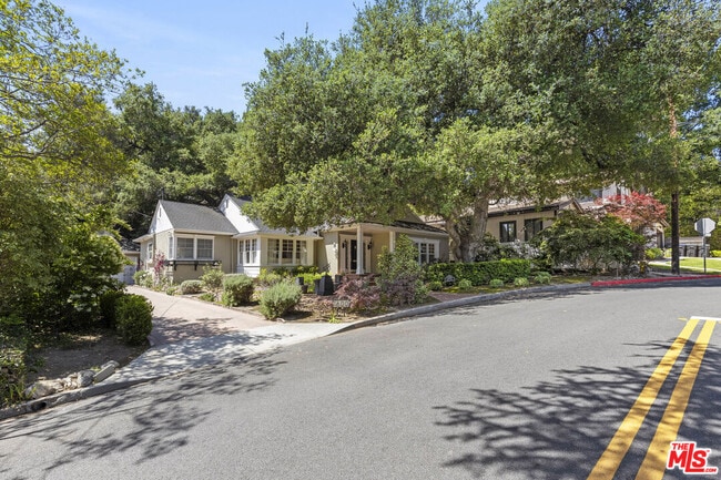 Building Photo - 1600 Hillside Dr