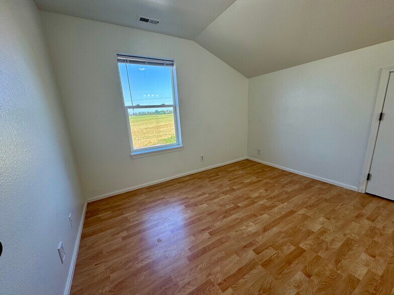 Building Photo - 1094 NE Conifer Blvd