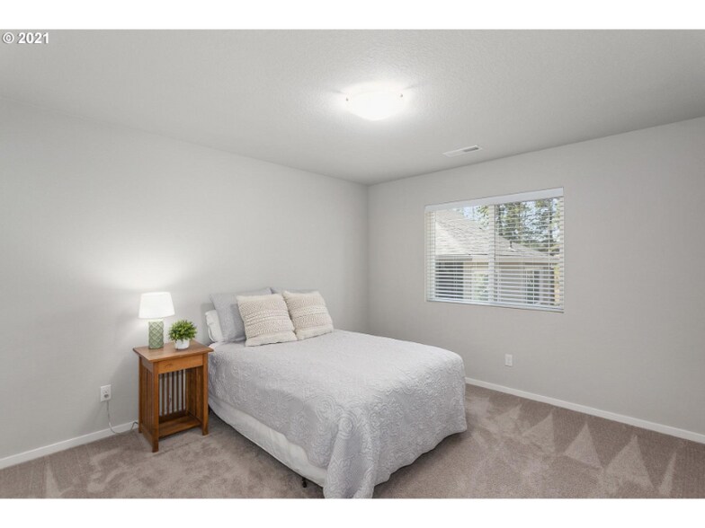 Building Photo - 16969 SE Katmai Ct