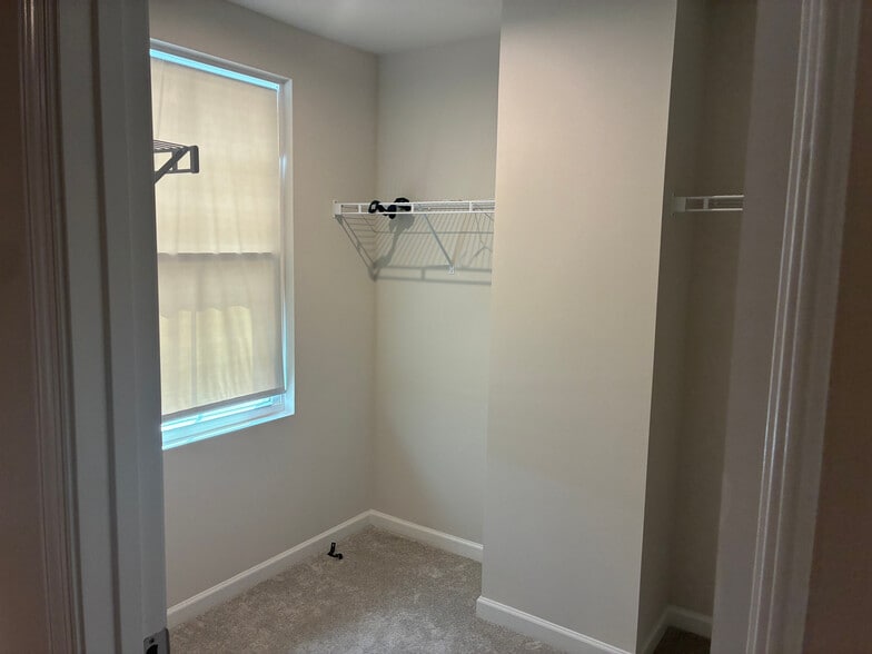 Building Photo - Room in Townhome on Tarik Ln