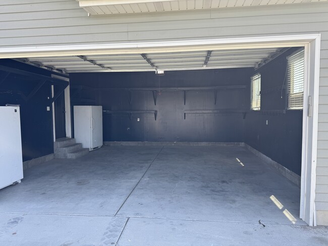 Building Photo - 890 W 110 S