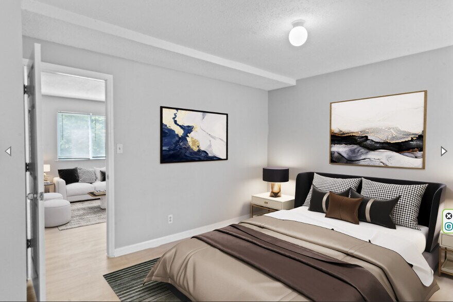 Building Photo - Creekside