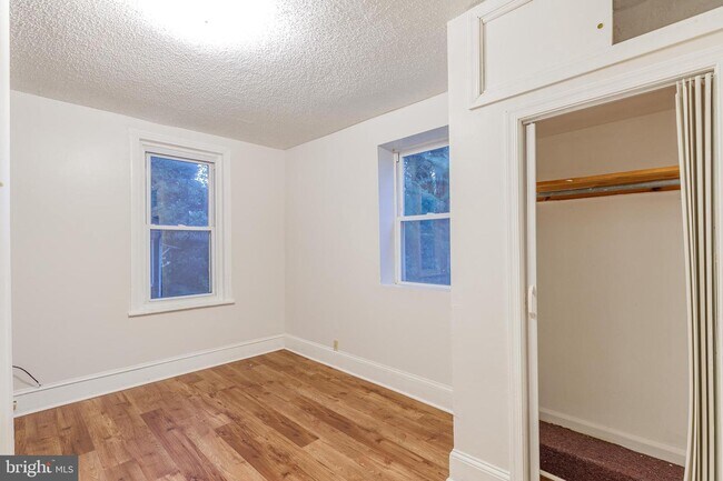 Building Photo - 101 N 6th St