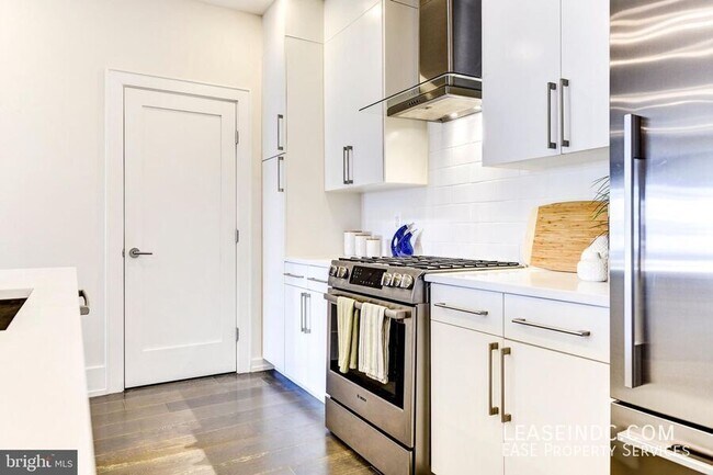 Building Photo - 3467 Holmead Pl NW