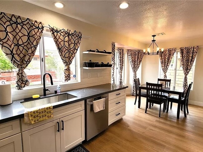 Building Photo - 8705 Villa Ridge Dr