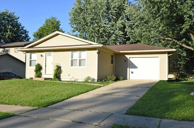 Building Photo - 30 Bayberry Ln