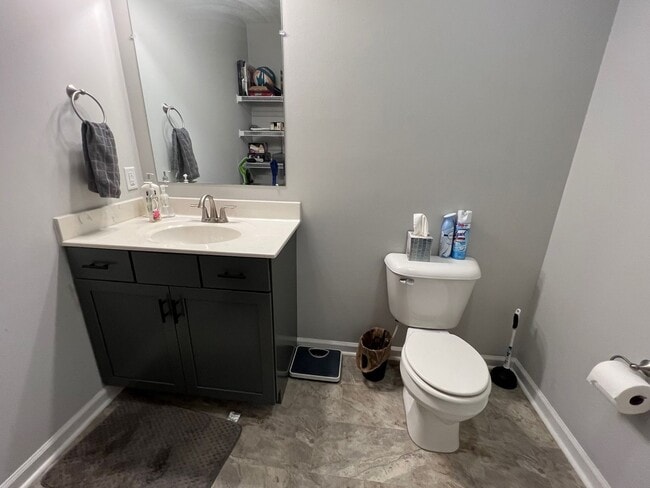 Building Photo - End Unit Townhouse with Garage and Unfinished Basement