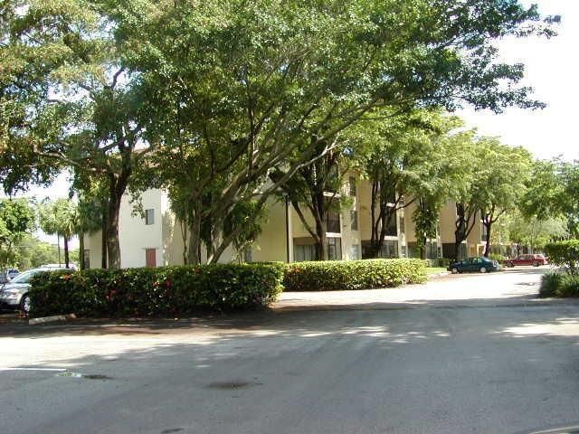 large oak trees and tons of parking - 490 NW 20th St