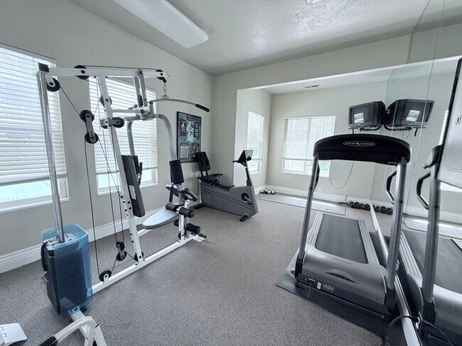 Building Photo - Murray Condo