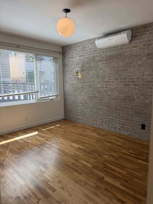Building Photo - 821 Westmount Dr
